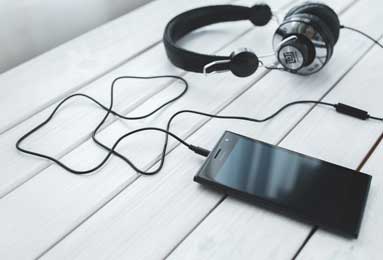 “筑梦新时代 影像颂百年”论坛：聚焦正能量内容如何与年轻人共振